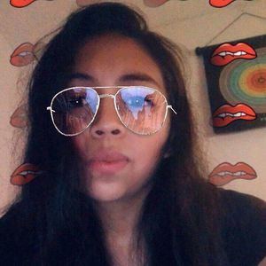 Meet your Posher, Kathia